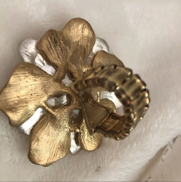 Oversized Statement Ring - Picture 3 of 4